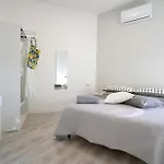 Magic Dream Sea View-private Beachfront Terrace Апартаменты Мета